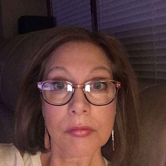 Meet your Posher, Renee - Picture 1 of 1